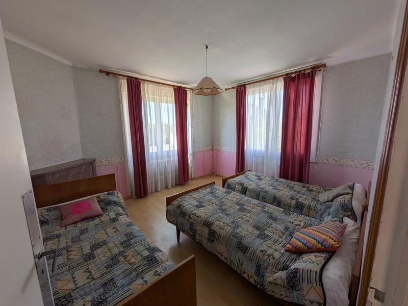 Maison - 140 m² - 9 pièces