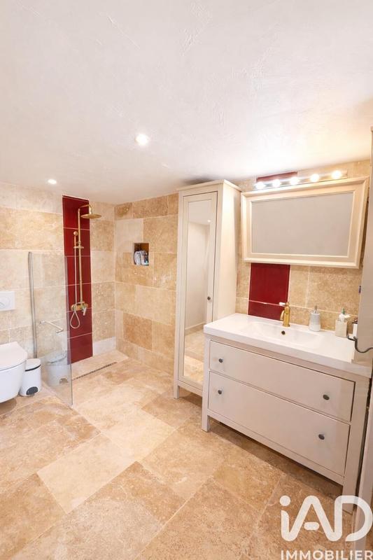 Maison - 250 m² - 7 pièces