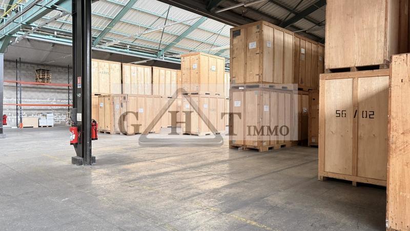 Entrepôt - 2 200 m²