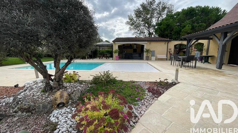 Maison - 161 m² - 9 pièces