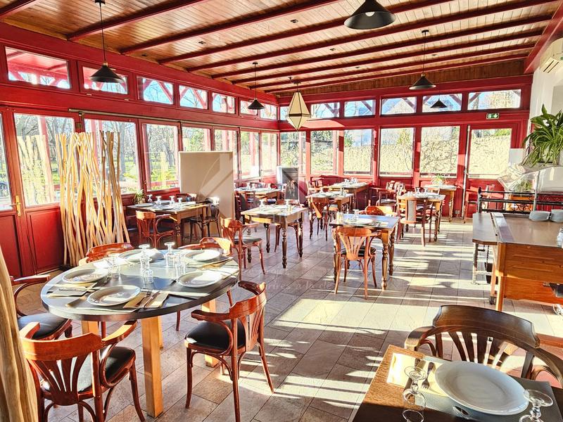 Propriété - 230 m² - 12 pièces