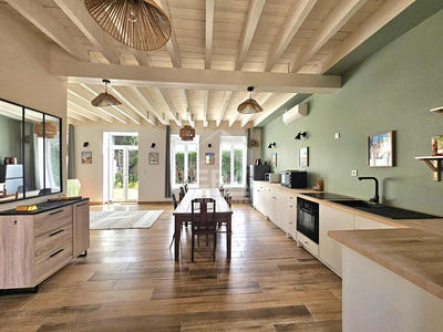 Maison - 184 m² - 9 pièces