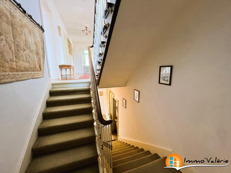 Maison - 761 m² - 16 pièces