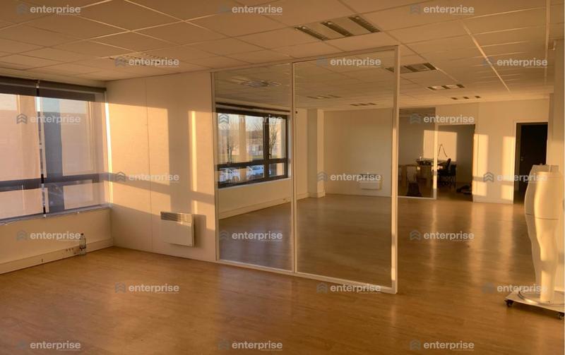 Bureau - 815 m²