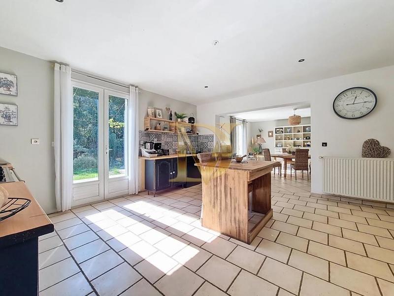 Maison - 245 m² - 9 pièces