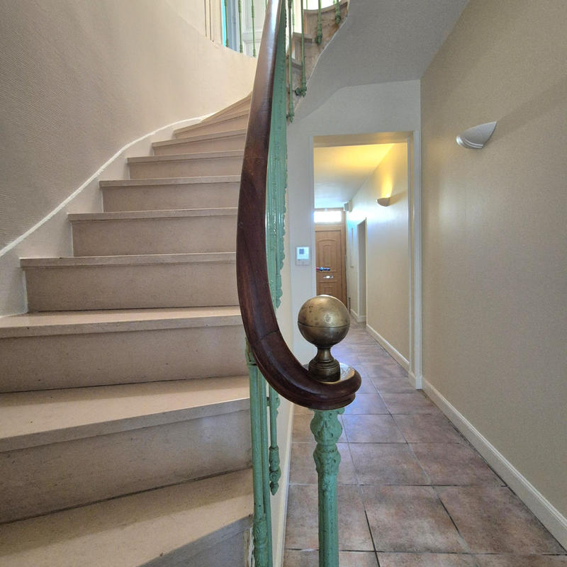 Maison - 225 m² - 8 pièces