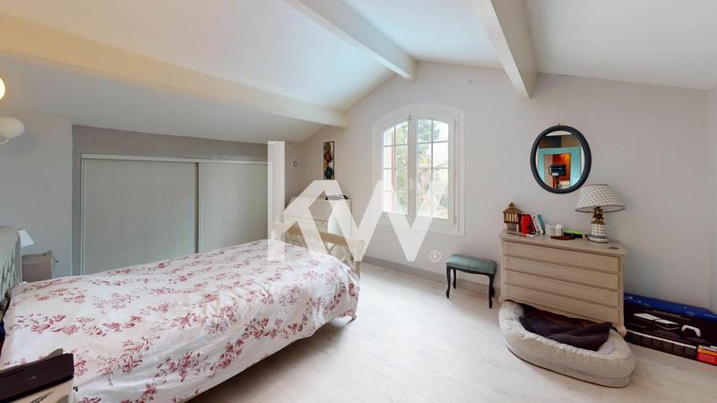 Maison - 214 m² - 9 pièces