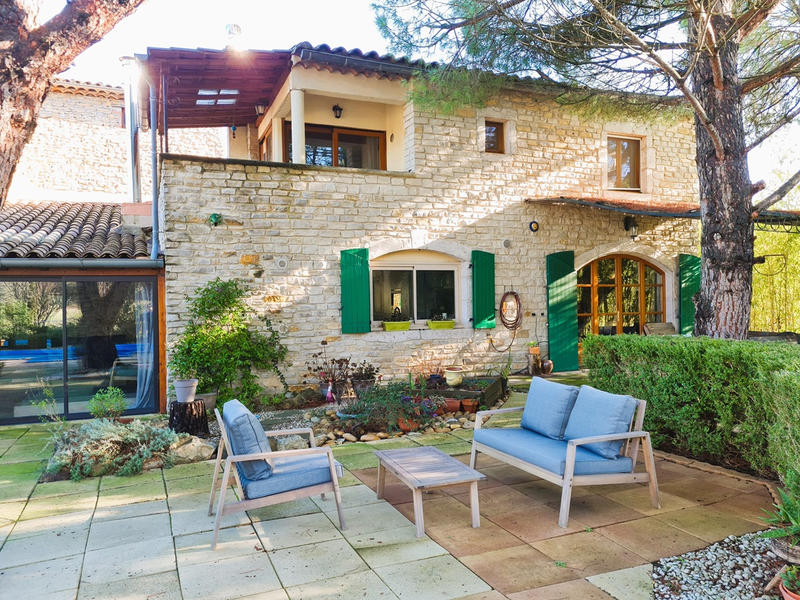 Maison - 242 m² - 7 pièces