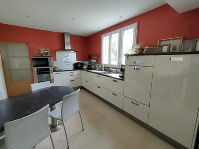 Maison - 251 m² - 5 pièces