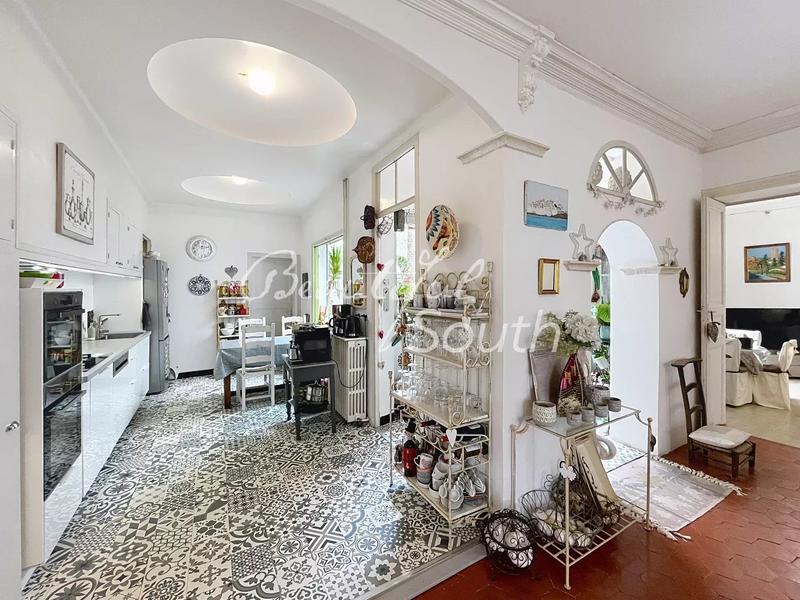 Hôtel particulier - 360 m² - 11 pièces