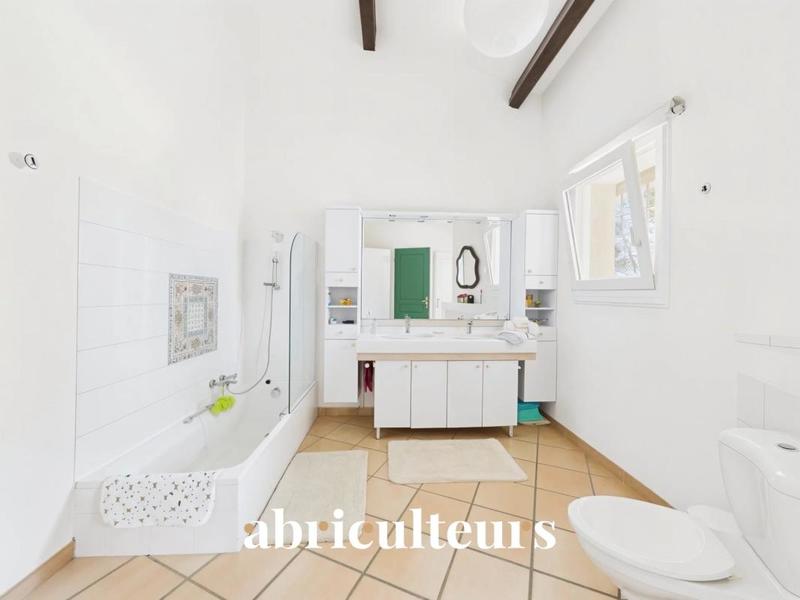 Maison ancienne - 256 m² - 8 pièces