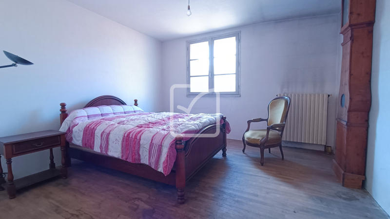 Maison - 234 m² - 8 pièces