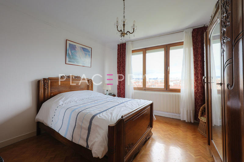 Maison - 170 m² - 9 pièces