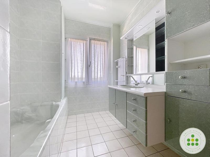 Maison - 208 m² - 9 pièces