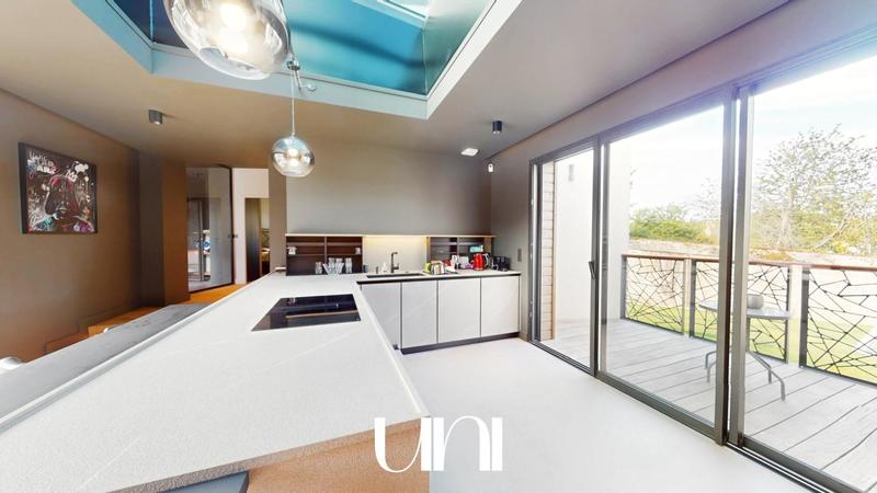 Maison - 300 m² - 6 pièces