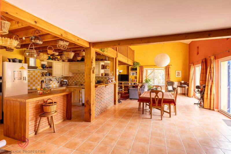 Maison - 275 m² - 10 pièces