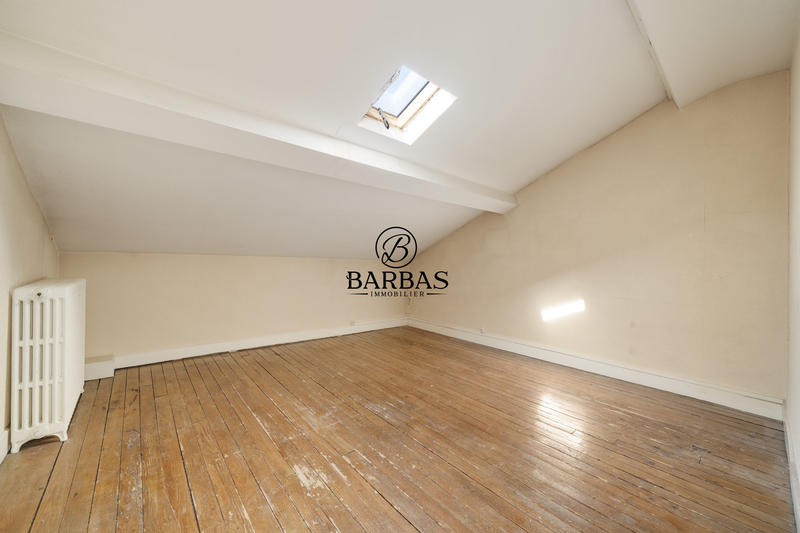 Maison - 220 m² - 12 pièces