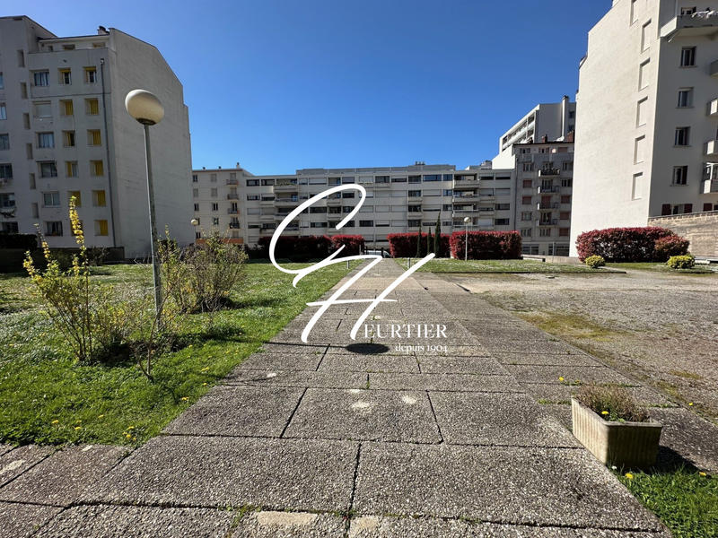 Parking / Garage - 12 m²