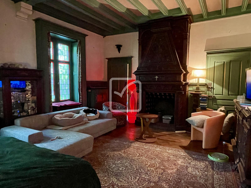 Maison - 525 m² - 16 pièces