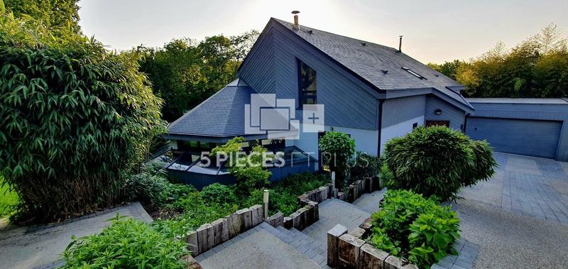 Maison - 250 m² - 10 pièces