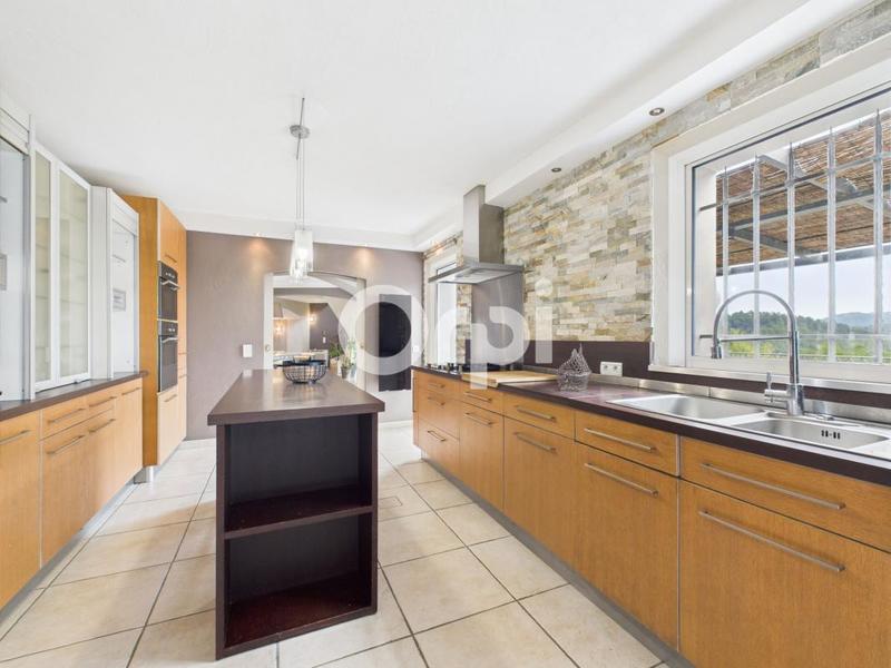 Maison - 226 m² - 6 pièces