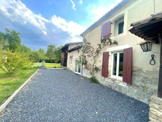 Maison - 180 m² - 8 pièces