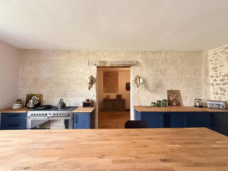 Demeure - 260 m² - 7 pièces