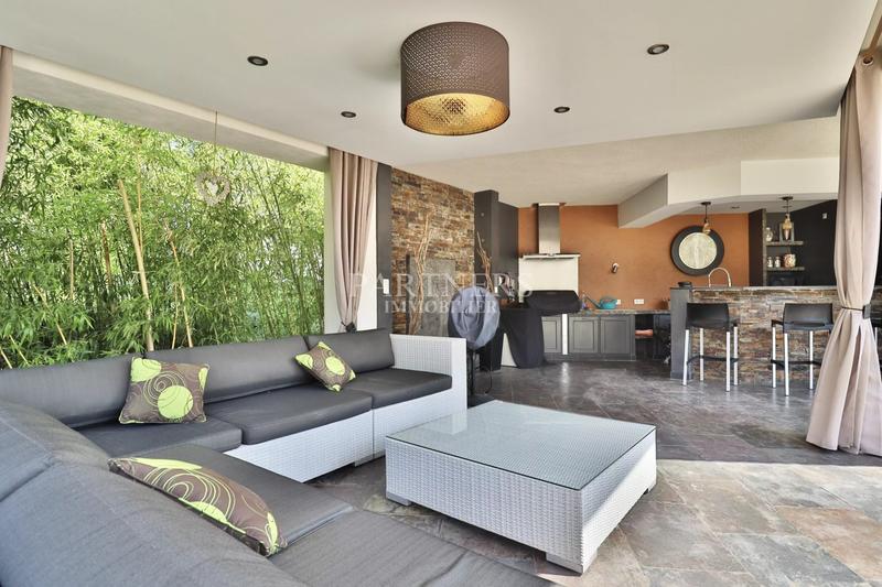 Maison - 320 m² - 8 pièces