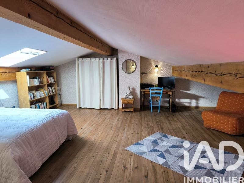 Maison - 207 m² - 9 pièces