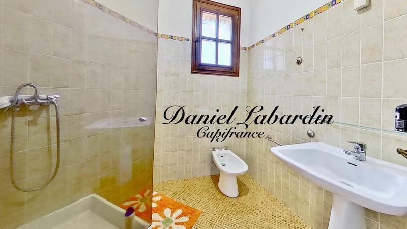 Maison - 235 m² - 8 pièces