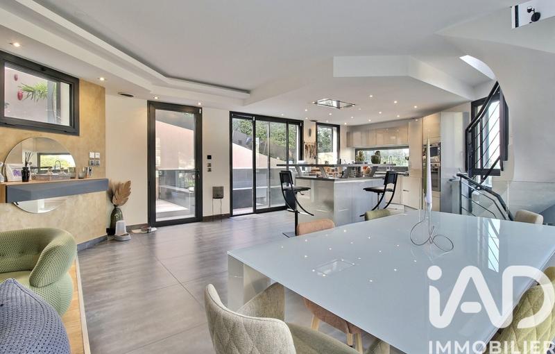 Maison - 150 m² - 5 pièces