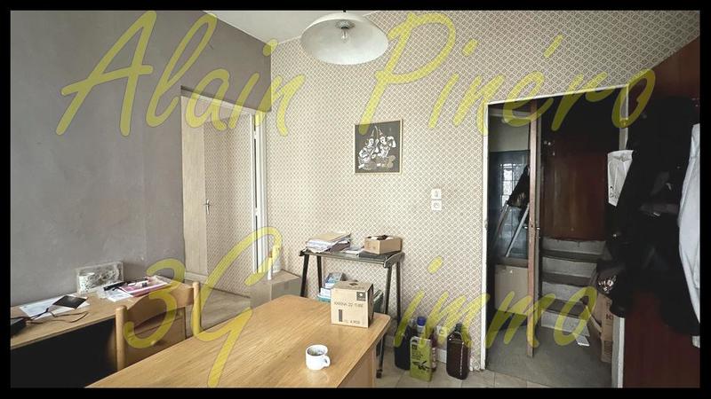 Local commercial - 127 m² - 6 pièces