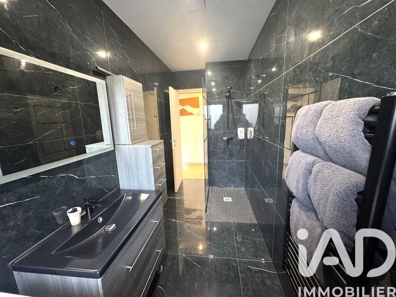 Maison - 180 m² - 6 pièces