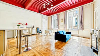 Appartement - 104 m² - 2 pièces