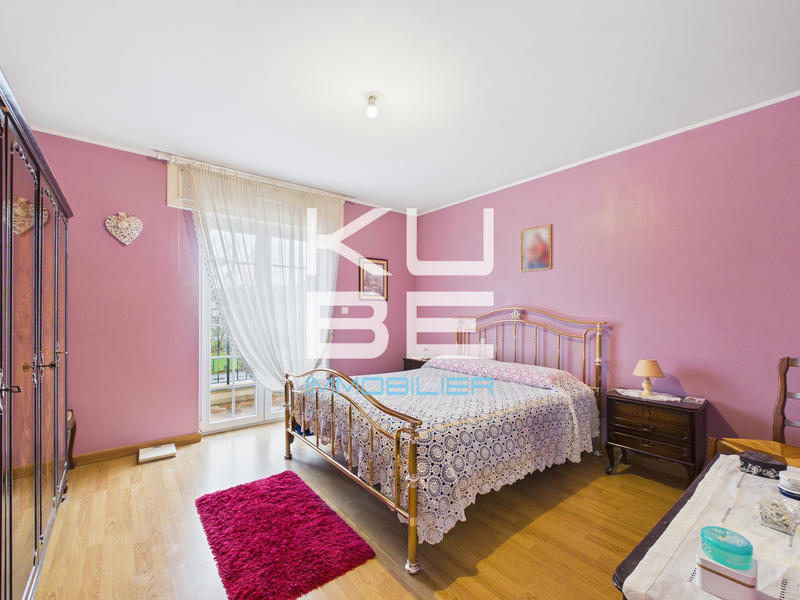 Maison - 220 m² - 8 pièces