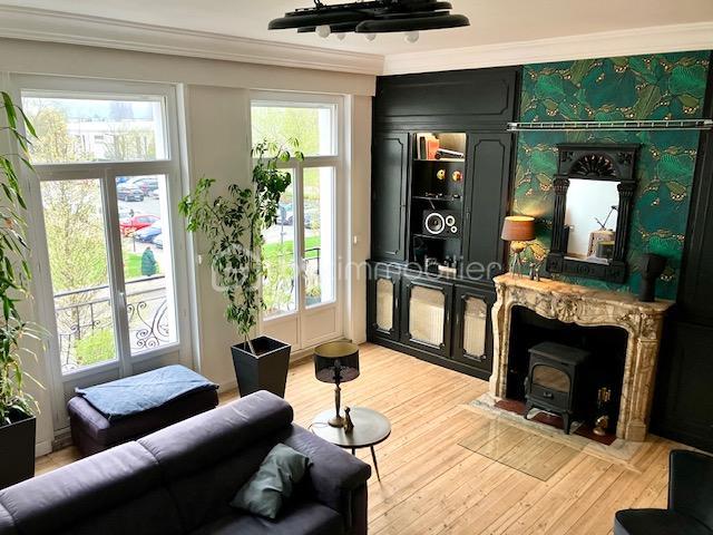 Maison - 228 m² - 9 pièces