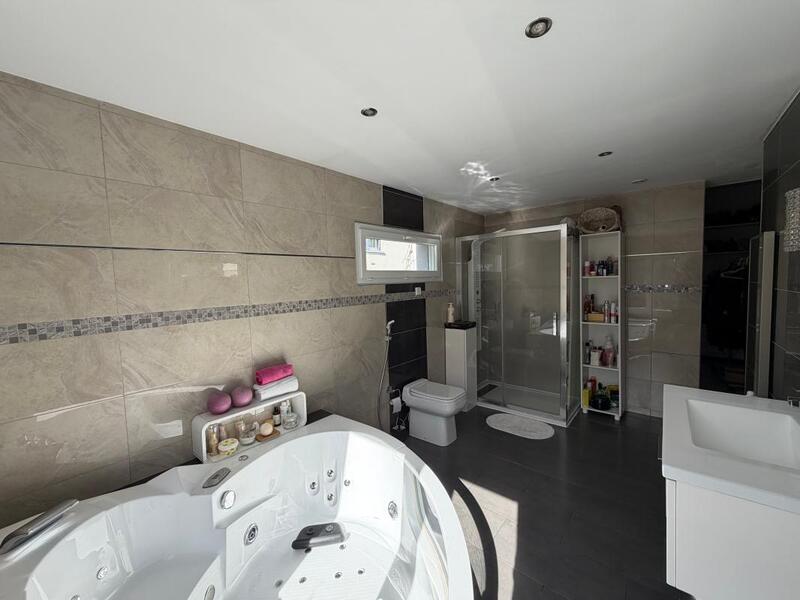 Maison - 157 m² - 5 pièces