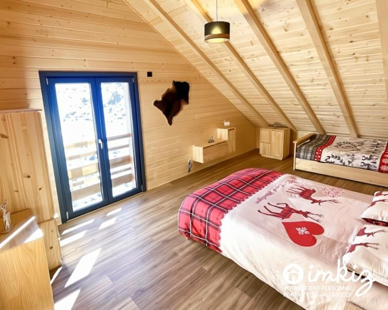 Maison - 220 m² - 9 pièces