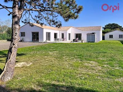 Maison - 230 m² - 6 pièces