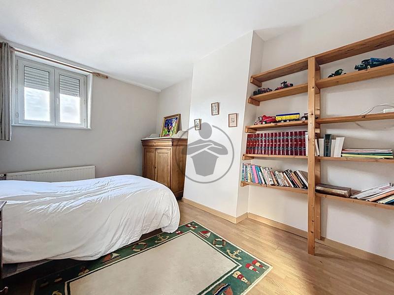 Maison - 213 m² - 7 pièces