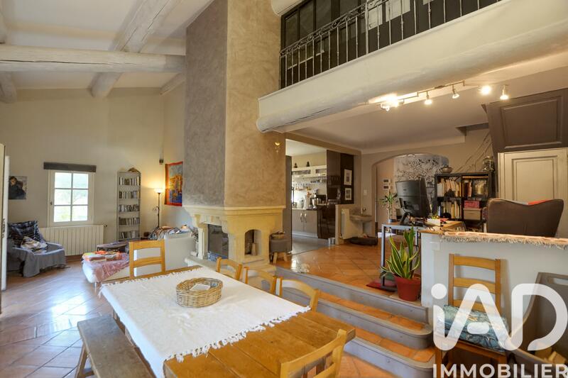 Maison - 215 m² - 8 pièces