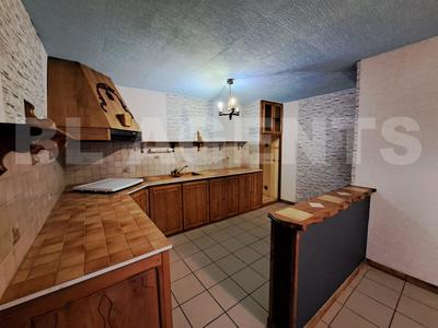 Maison - 275 m² - 8 pièces