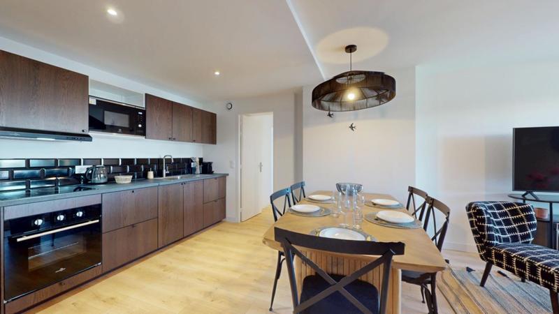 Appartement - 99 m² - 6 pièces