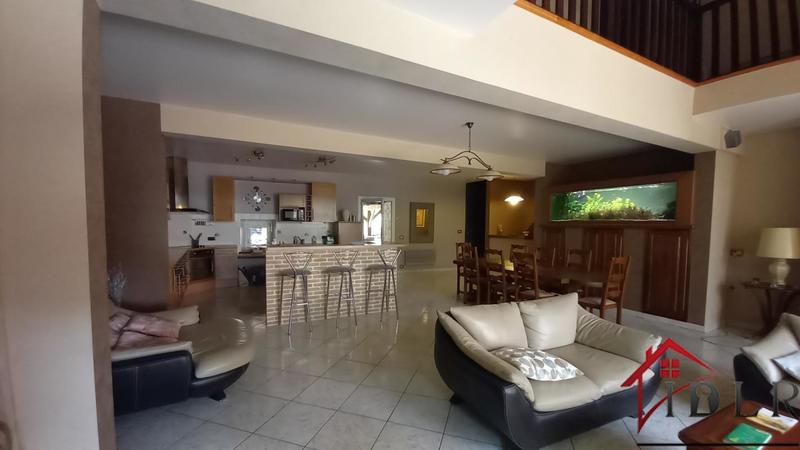 Maison de village - 242 m² - 7 pièces