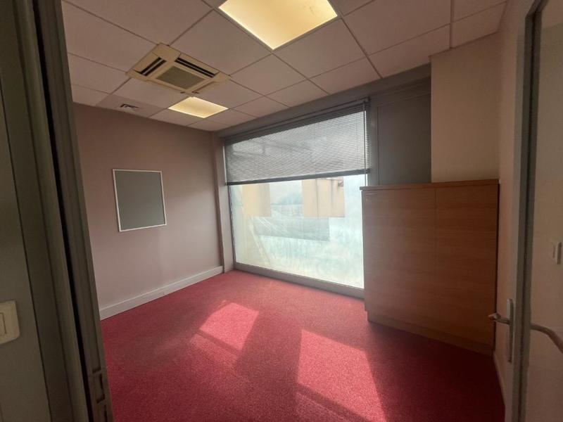 Local commercial - 162 m² - 7 pièces