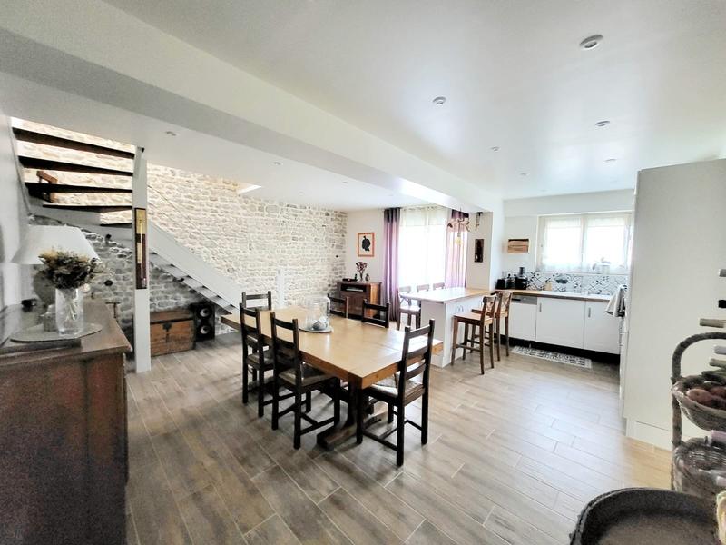 Maison - 186 m² - 8 pièces