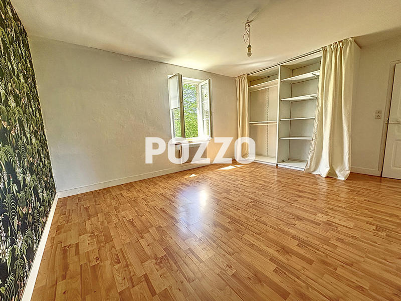 Maison - 330 m² - 16 pièces