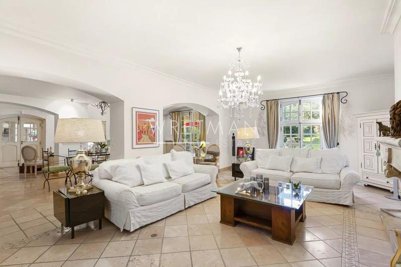 Villa - 252 m² - 5 pièces