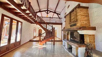 Maison - 246 m² - 8 pièces