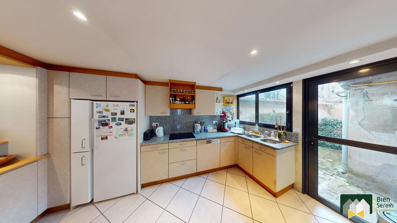 Maison - 247 m² - 8 pièces